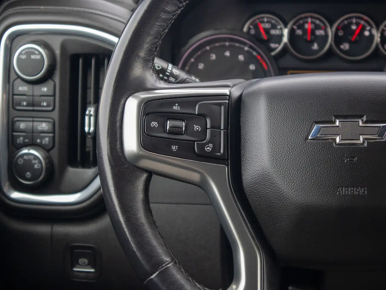 Chevrolet Silverado 1500 снимка Chevrolet Silverado 1500
