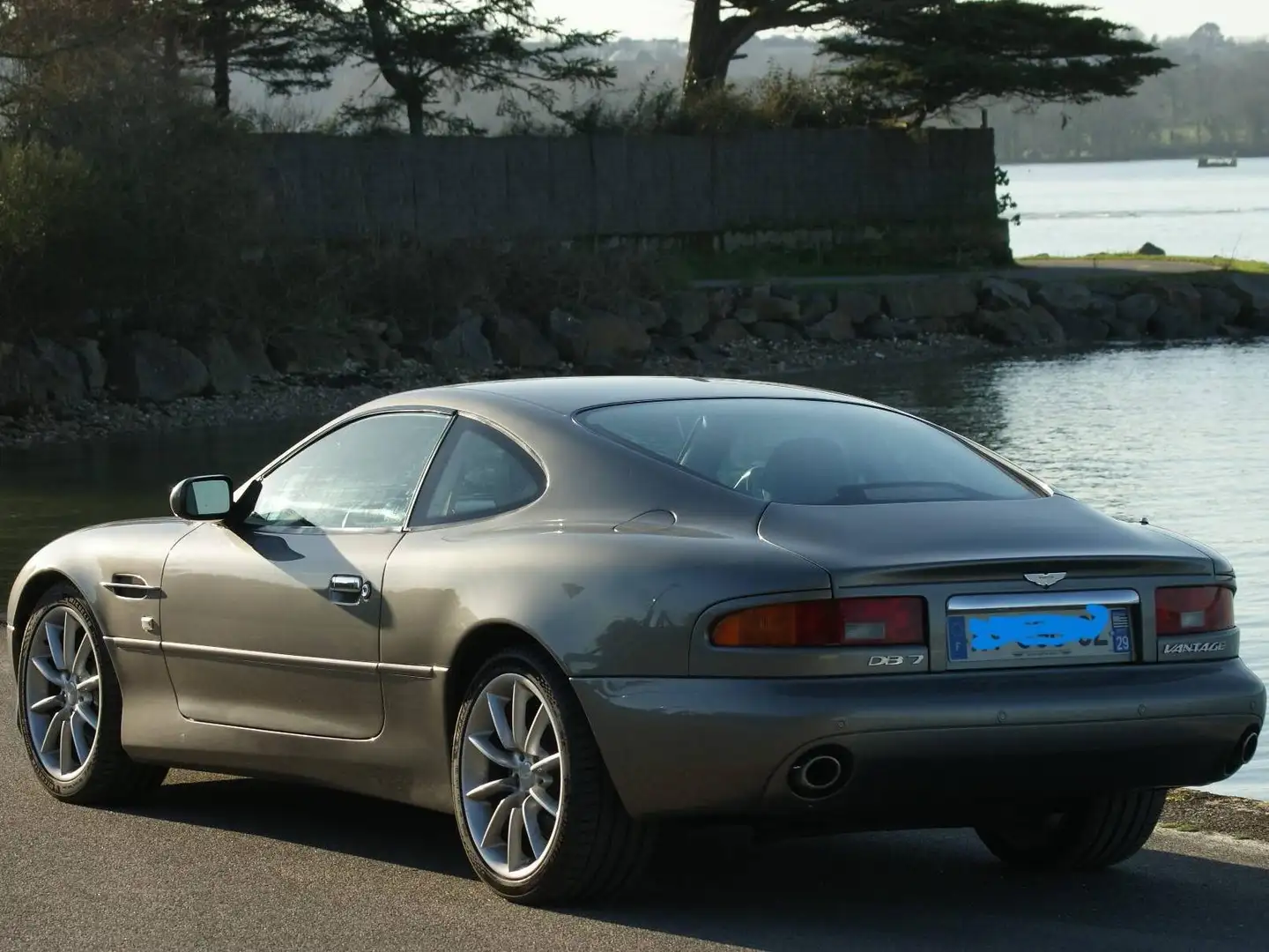 Aston Martin DB7 VANTAGE V12 Grau - 2