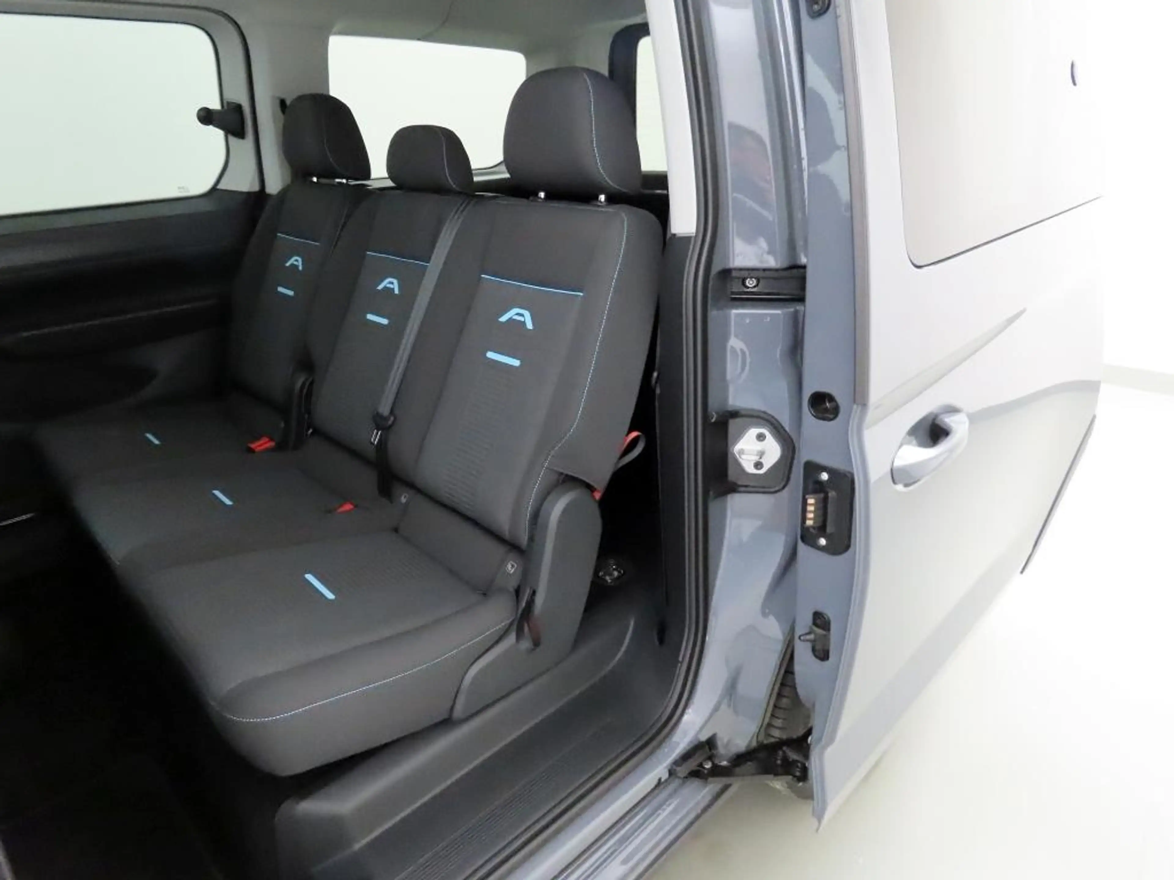 Ford Grand Tourneo Connect 1.5 Plug-in-Hybrid Active AHK — photo 14
