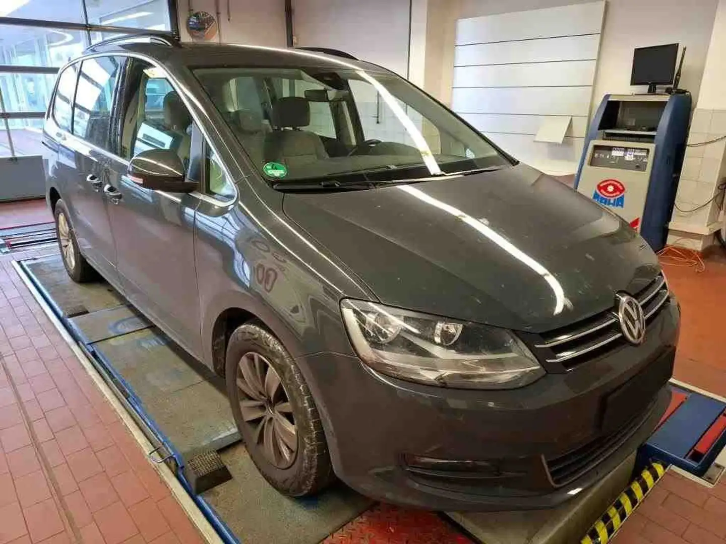 Volkswagen Sharan 1.4 TSI Comfortline *7-SITZER*AHK*NAVI* Grau - 2