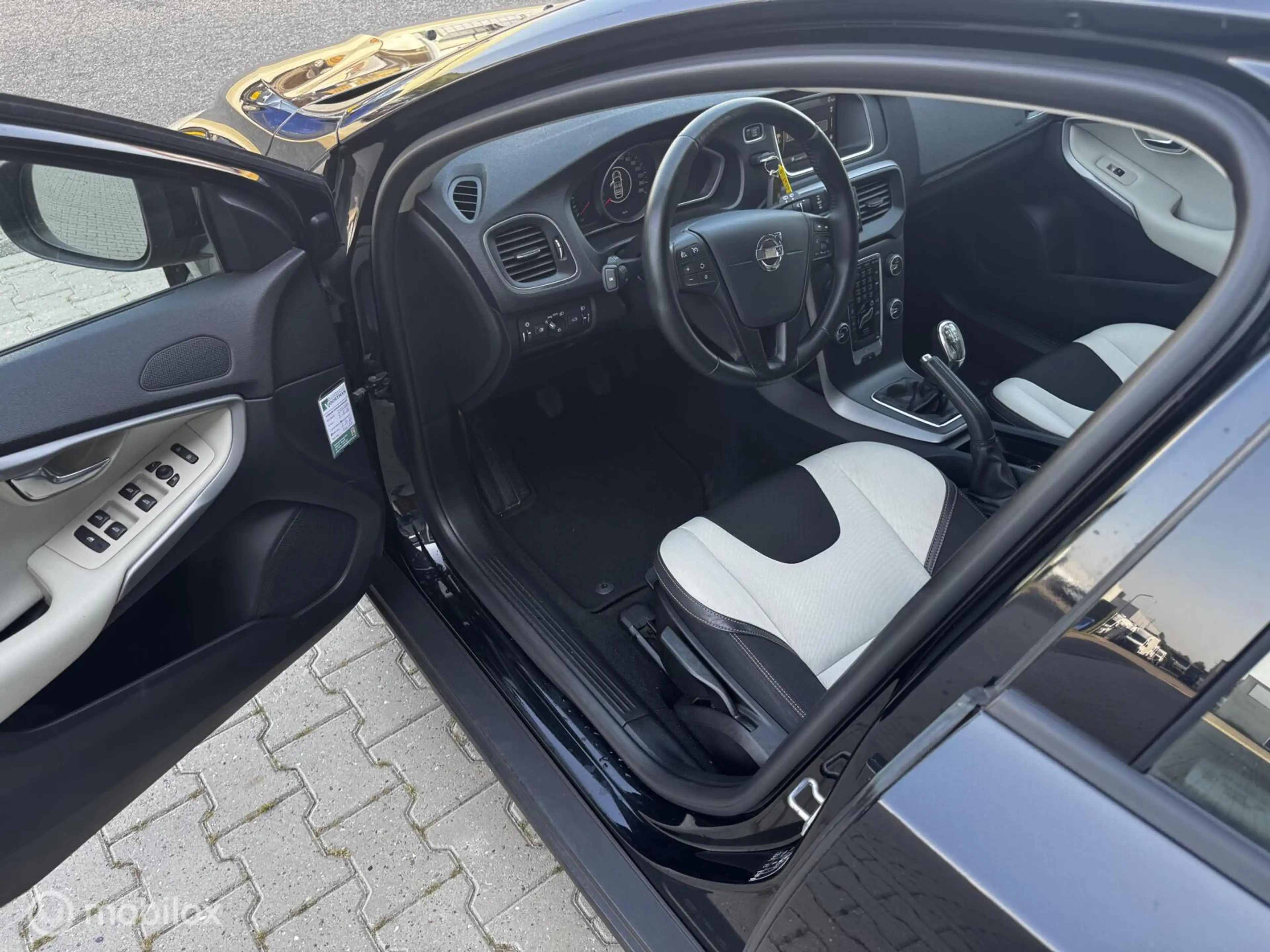 Volvo V40 Cross Country 1.6 D2 Kinetic 2014 — photo 3