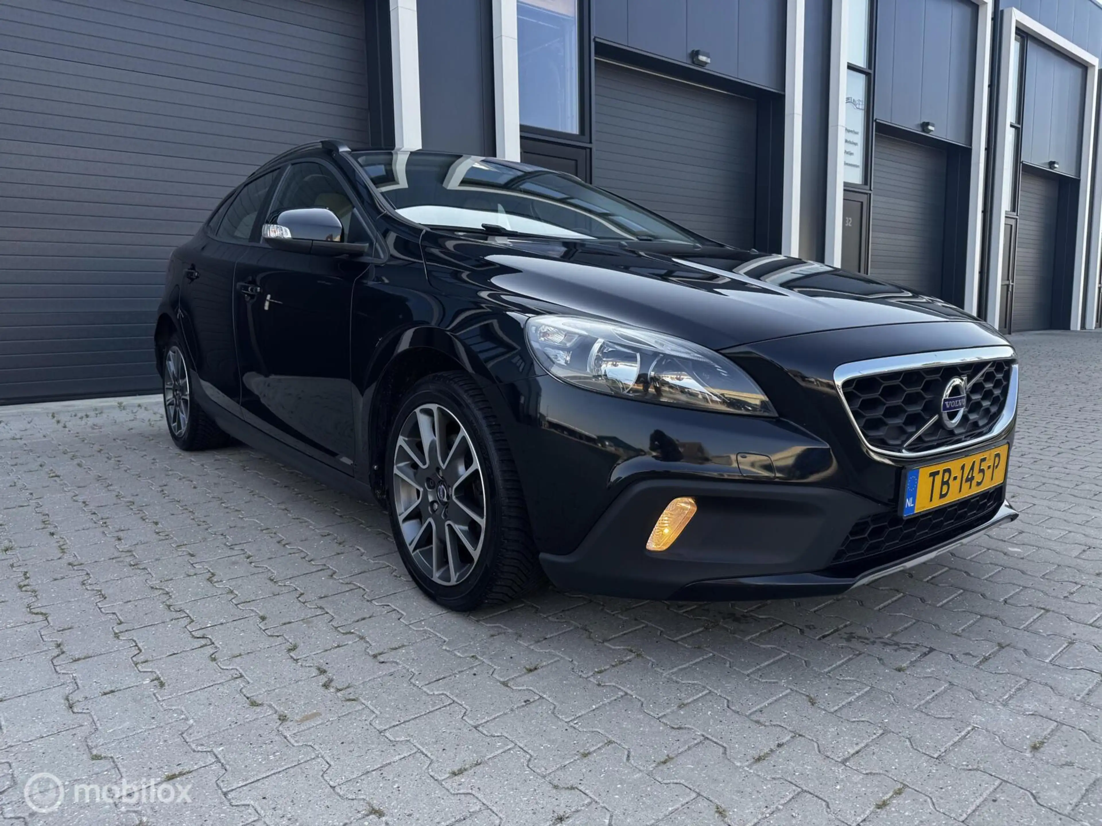 Volvo V40 Cross Country 1.6 D2 Kinetic 2014 — photo 11