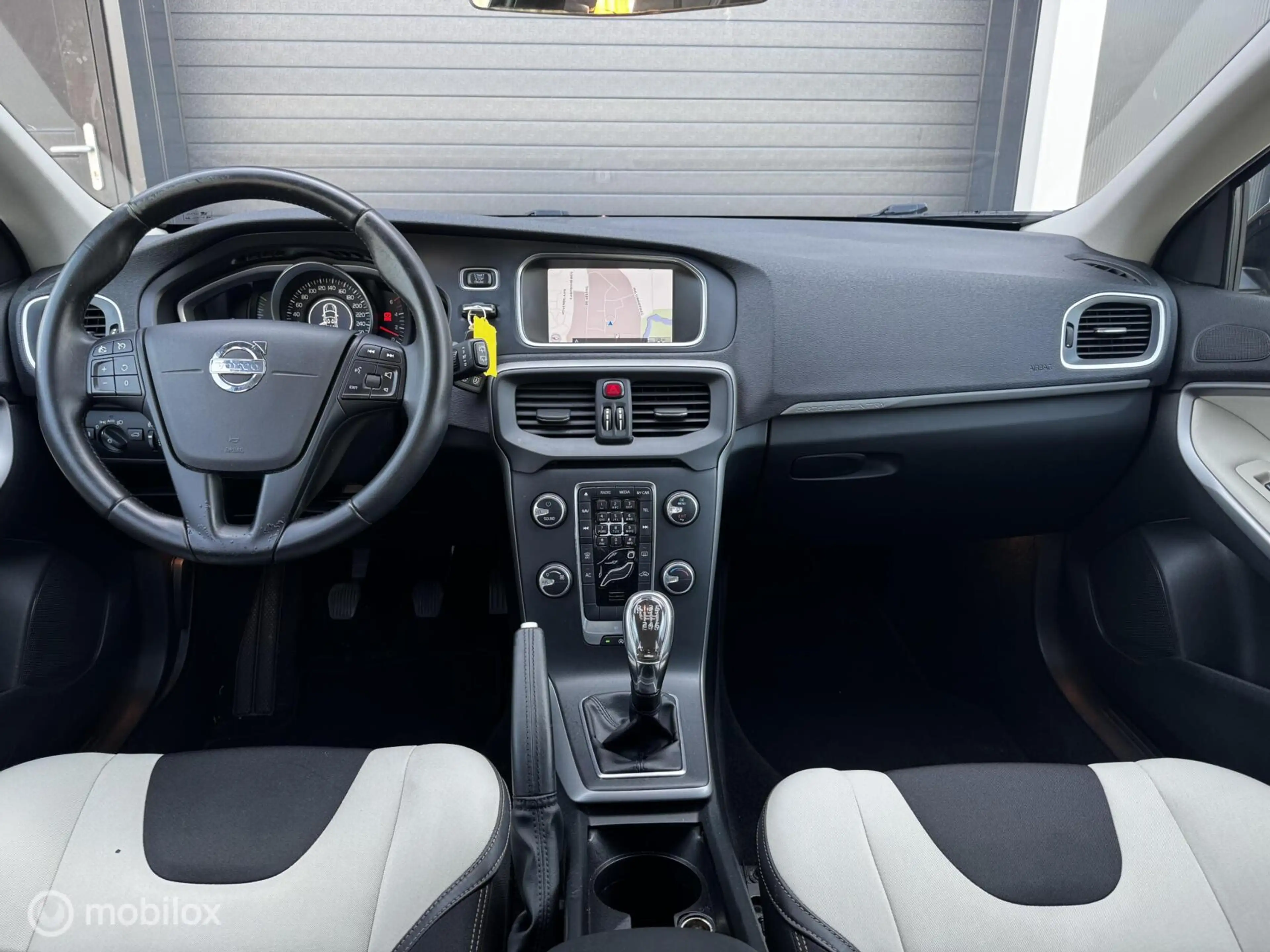 Volvo V40 Cross Country 1.6 D2 Kinetic 2014 — photo 4