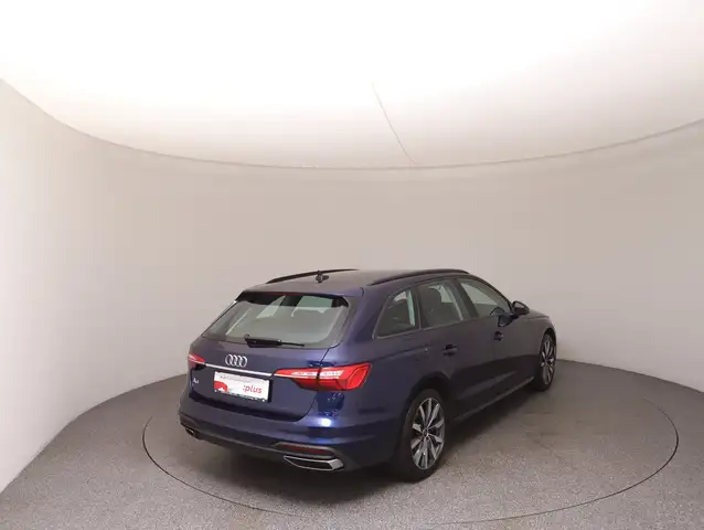 Audi A4 view 4