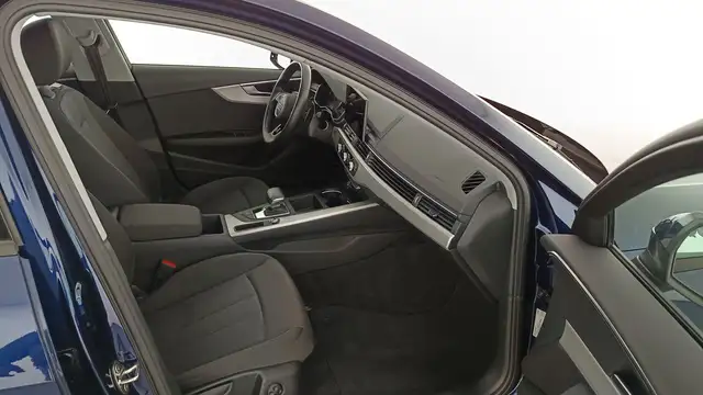 Audi A4 view 11