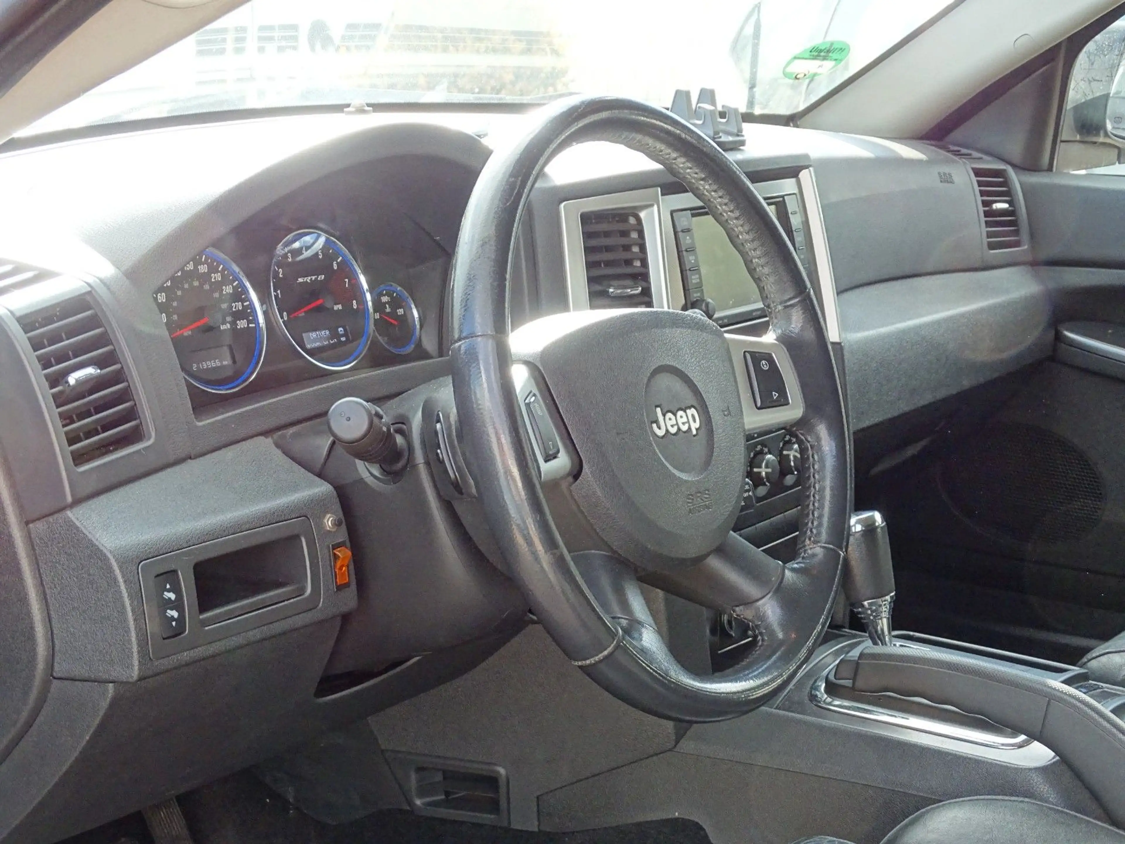 Jeep Grand Cherokee SRT8 6.1L V8 HEMI  -Top Zustand- — photo 14