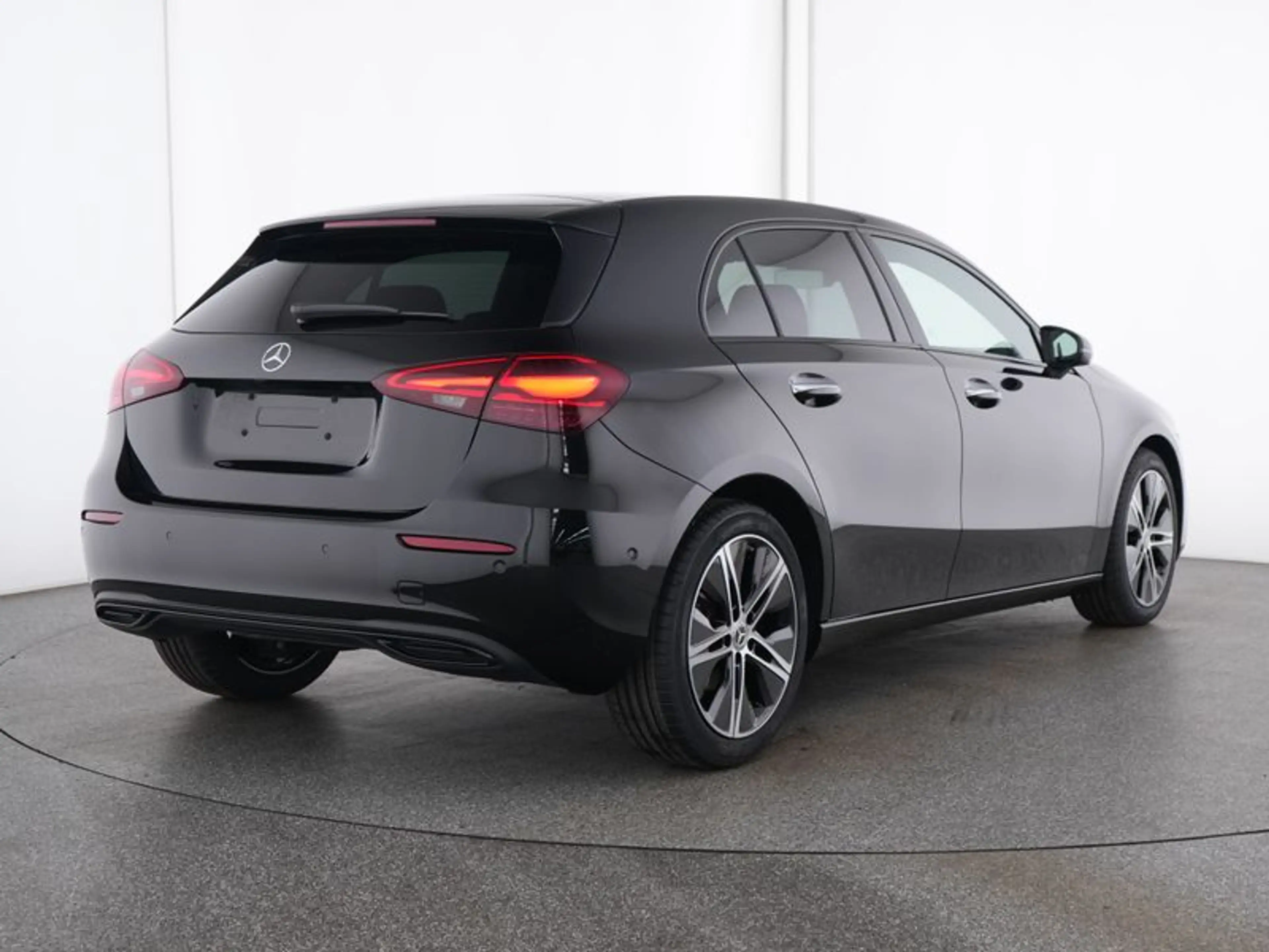 Mercedes-Benz A 200 , NIGHT PROGRESSIVE MULTI KAMERA SPUR PDC — photo 5
