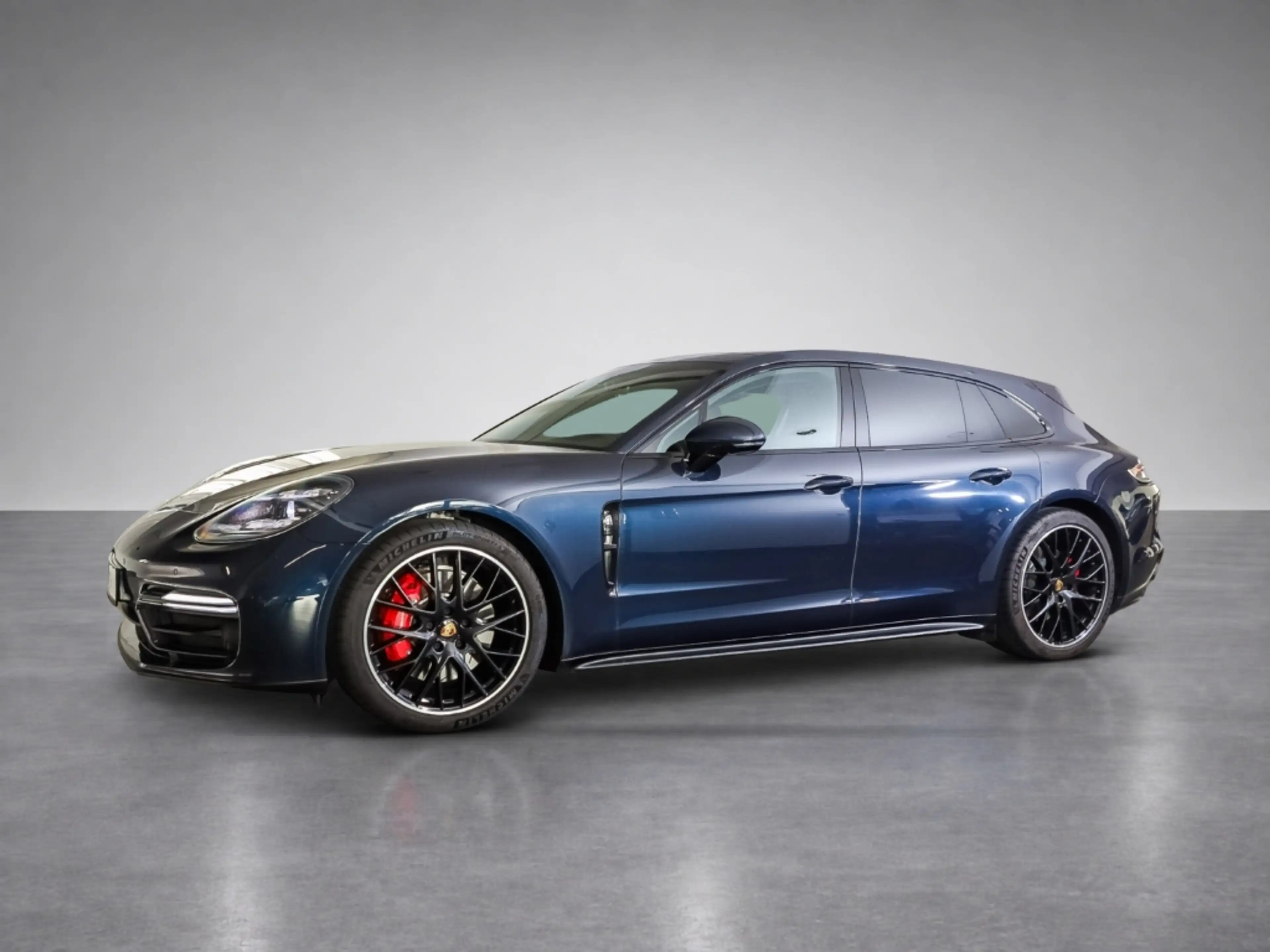 Porsche Panamera GTS Sport Turismo — photo 2