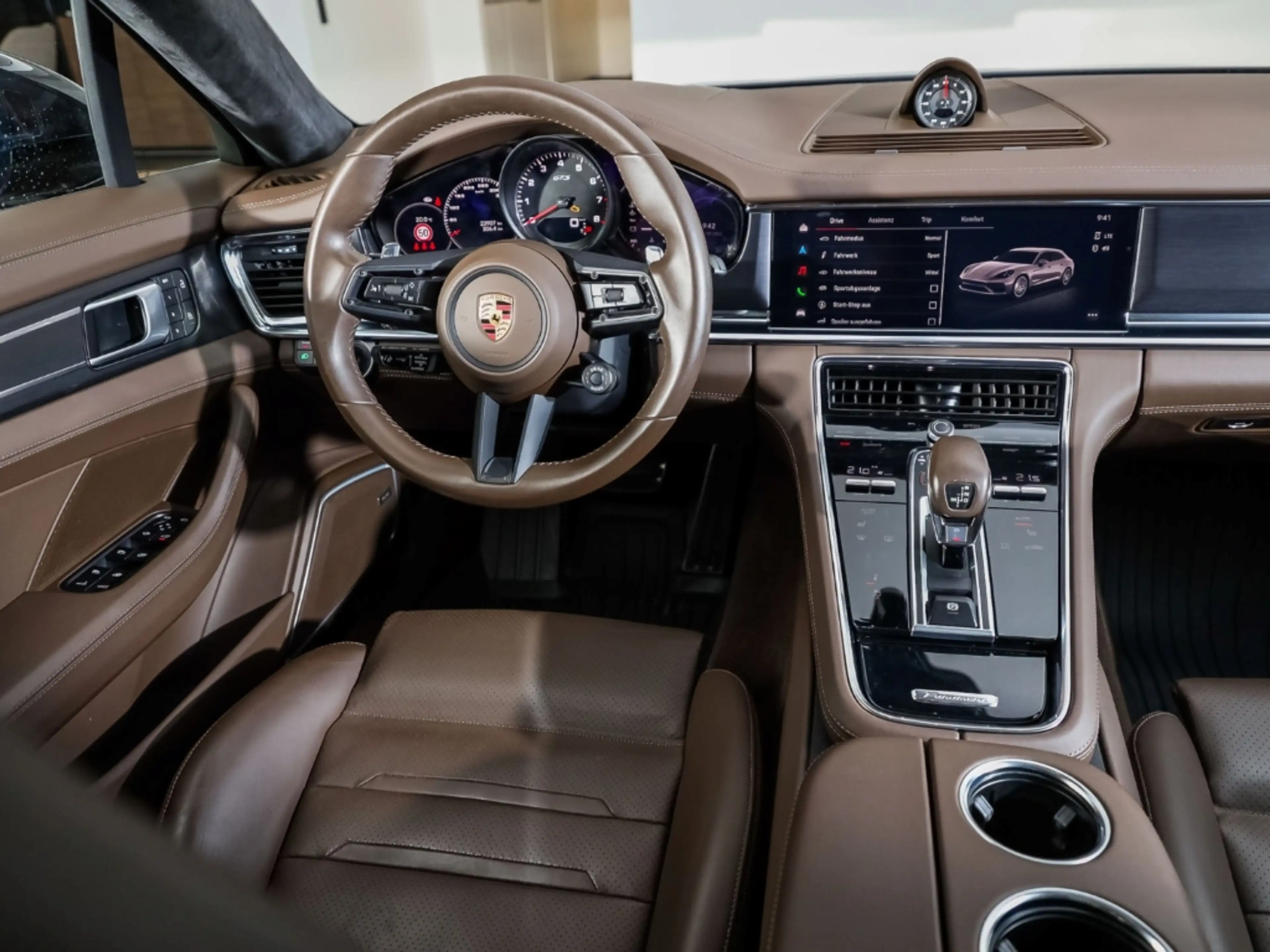 Porsche Panamera GTS Sport Turismo — photo 14