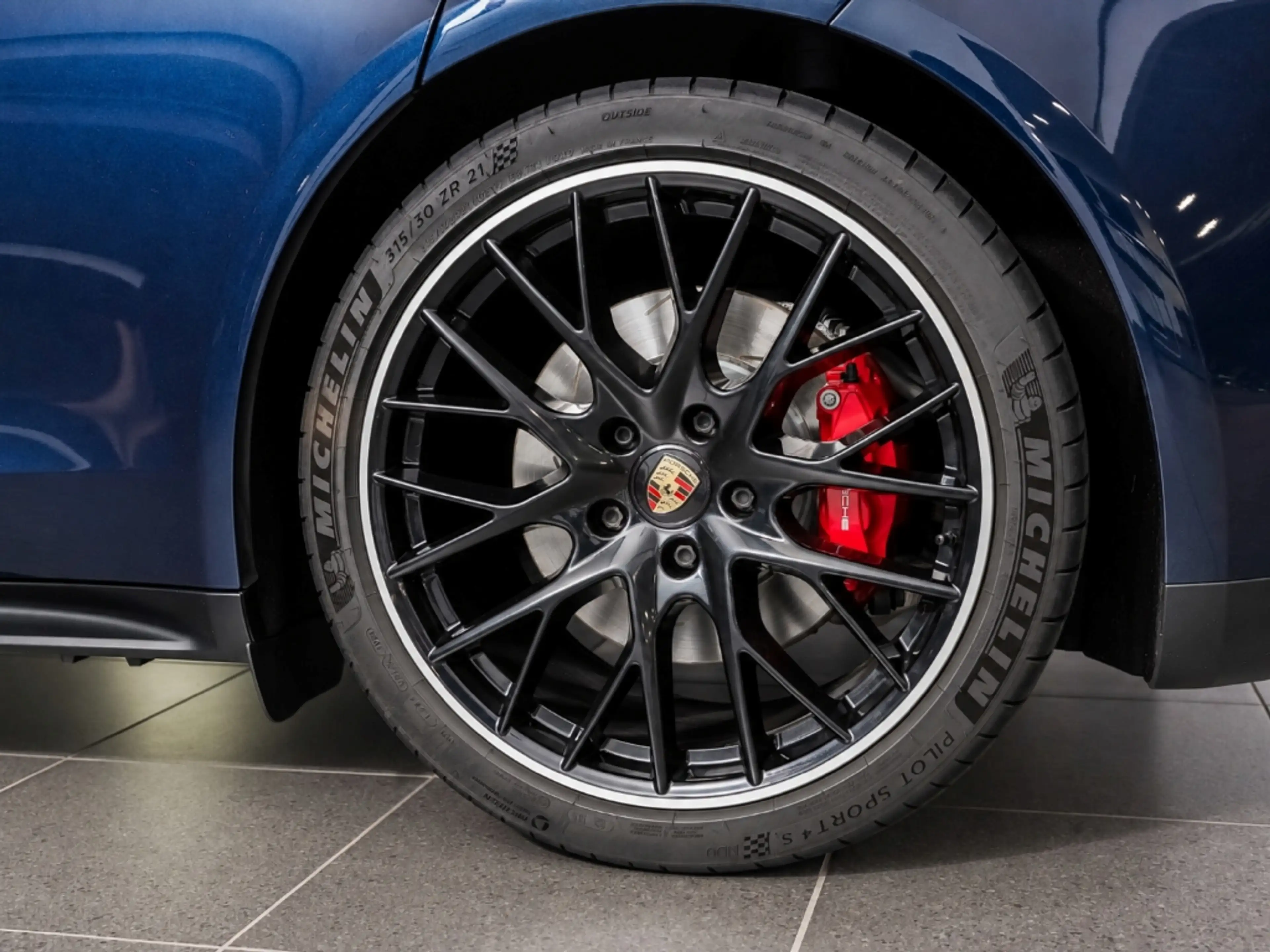 Porsche Panamera GTS Sport Turismo — photo 7