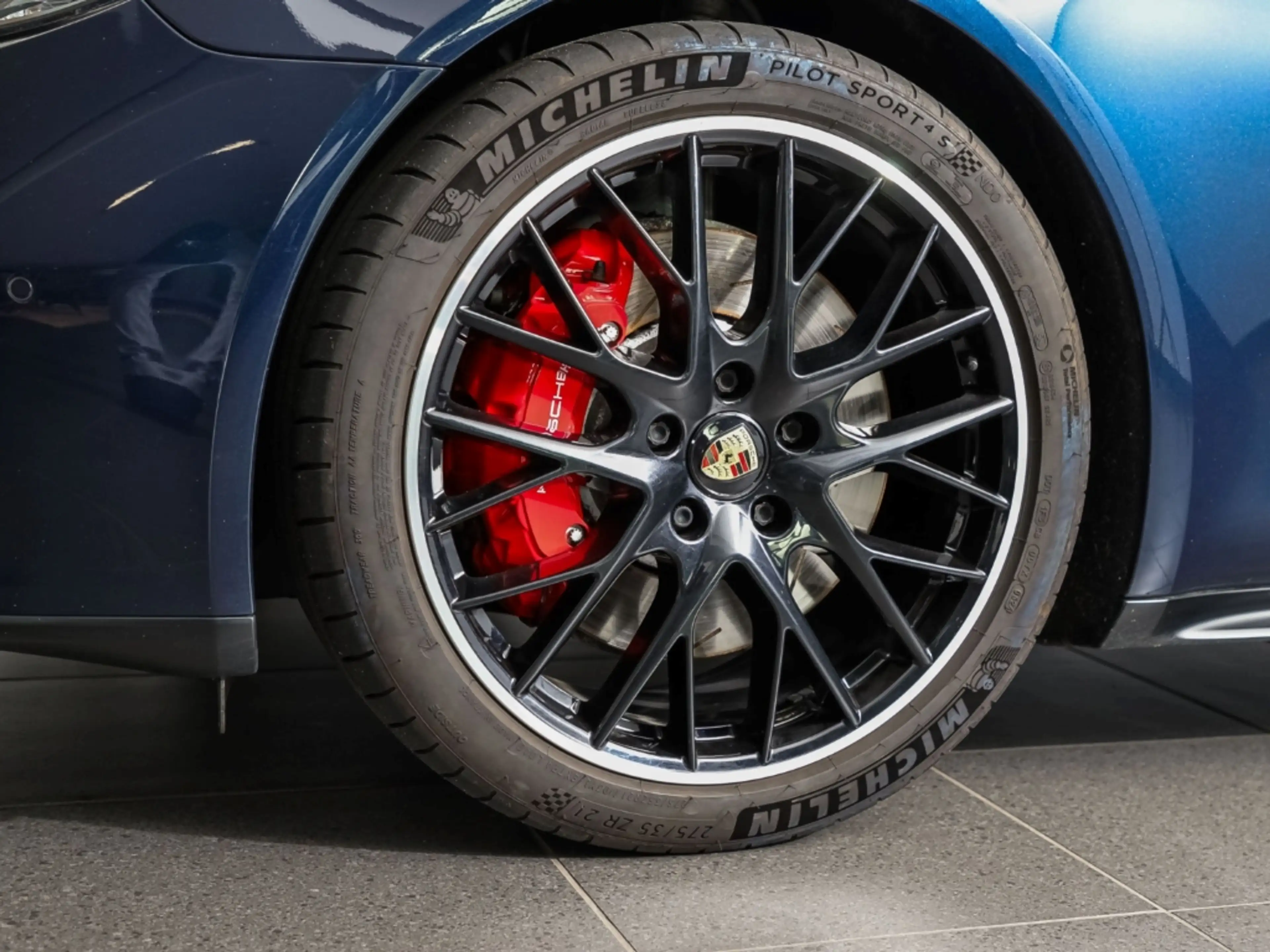 Porsche Panamera GTS Sport Turismo — photo 6