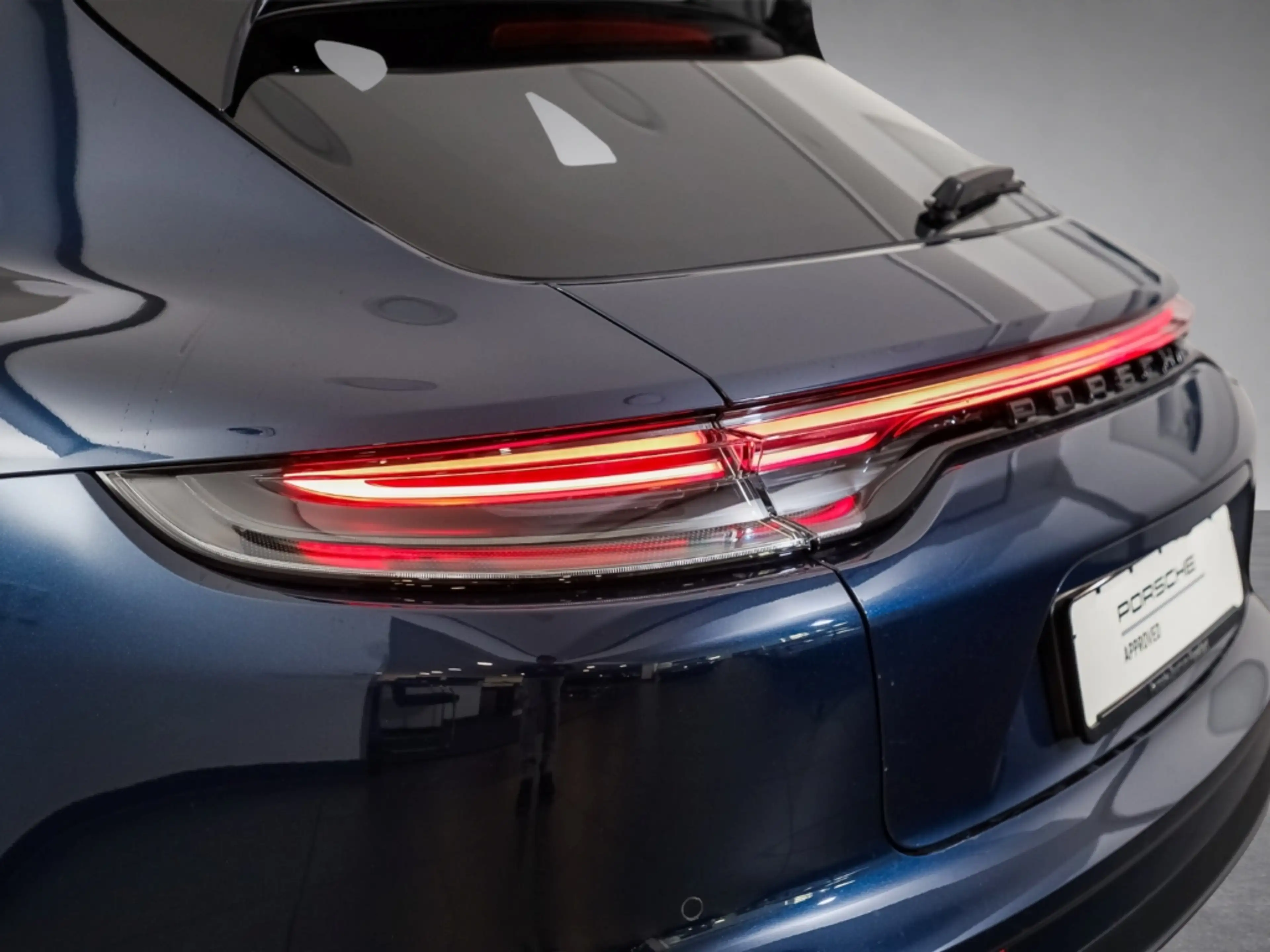 Porsche Panamera GTS Sport Turismo — photo 10