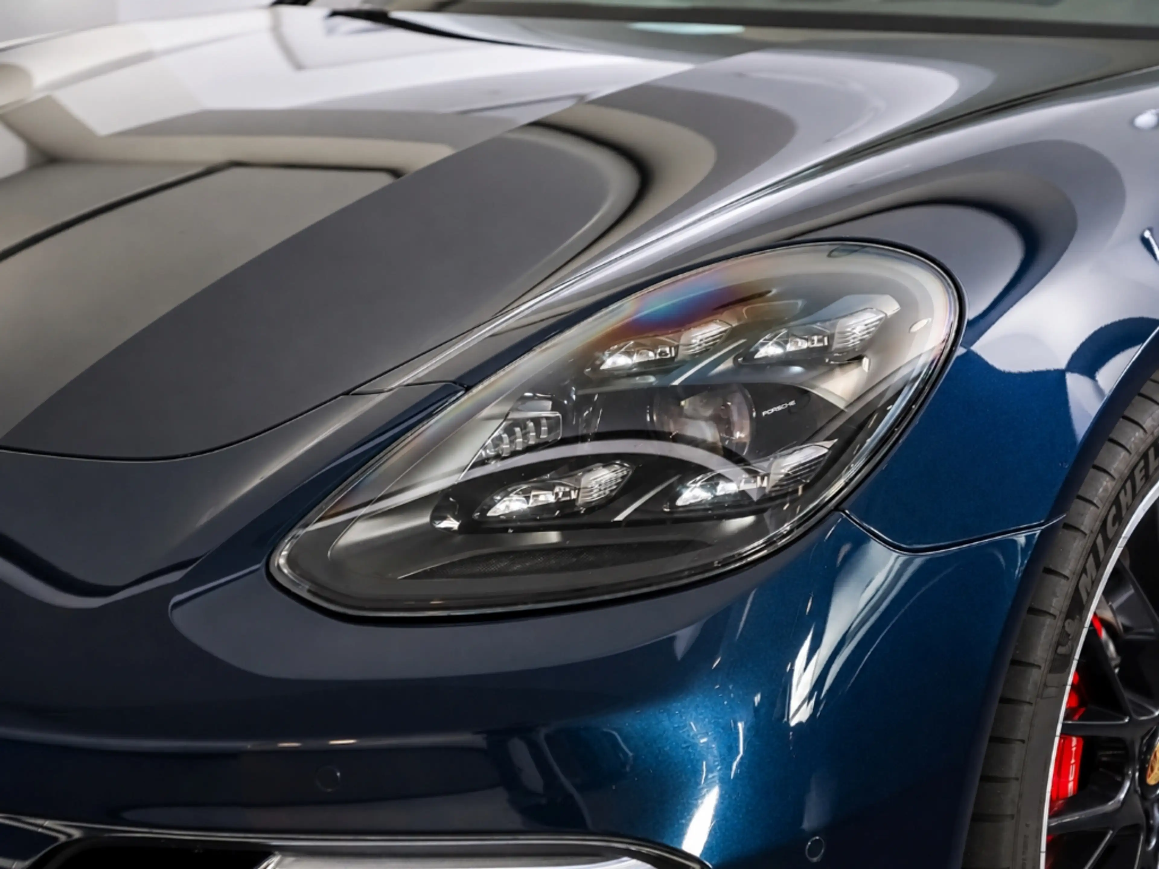 Porsche Panamera GTS Sport Turismo — photo 9