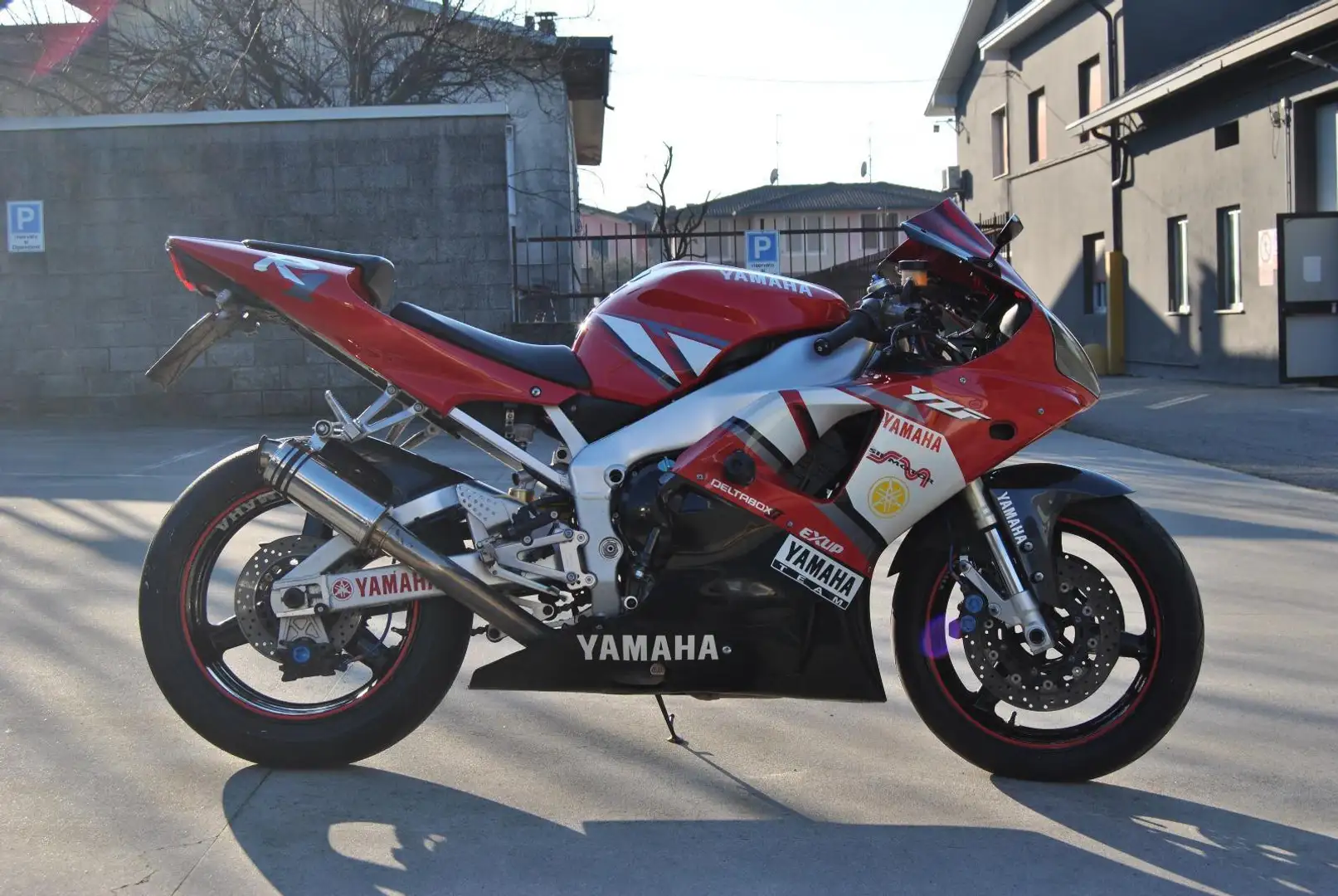 Yamaha YZF-R1 Roşu - 1