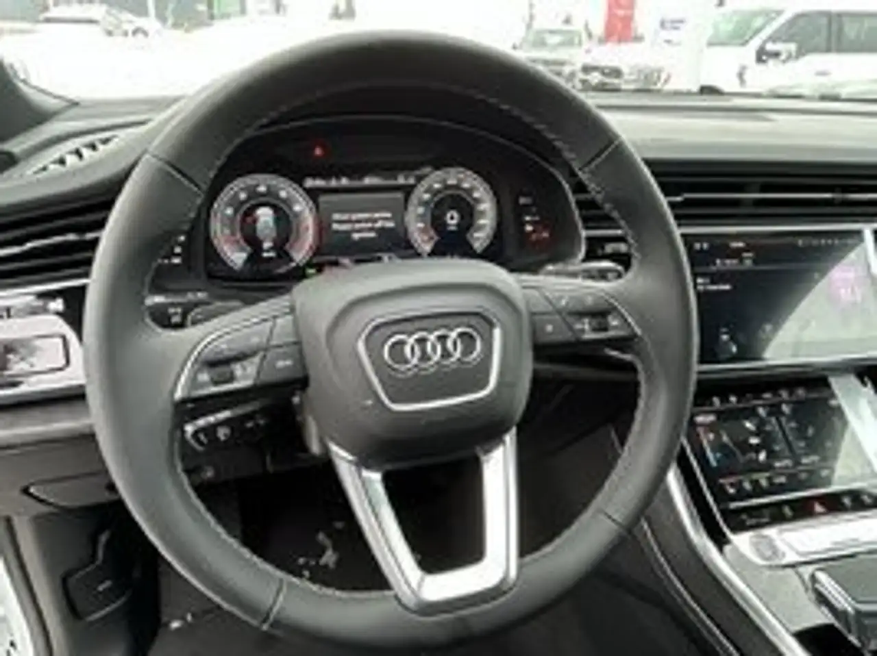 Audi Q8 снимка Audi Q8