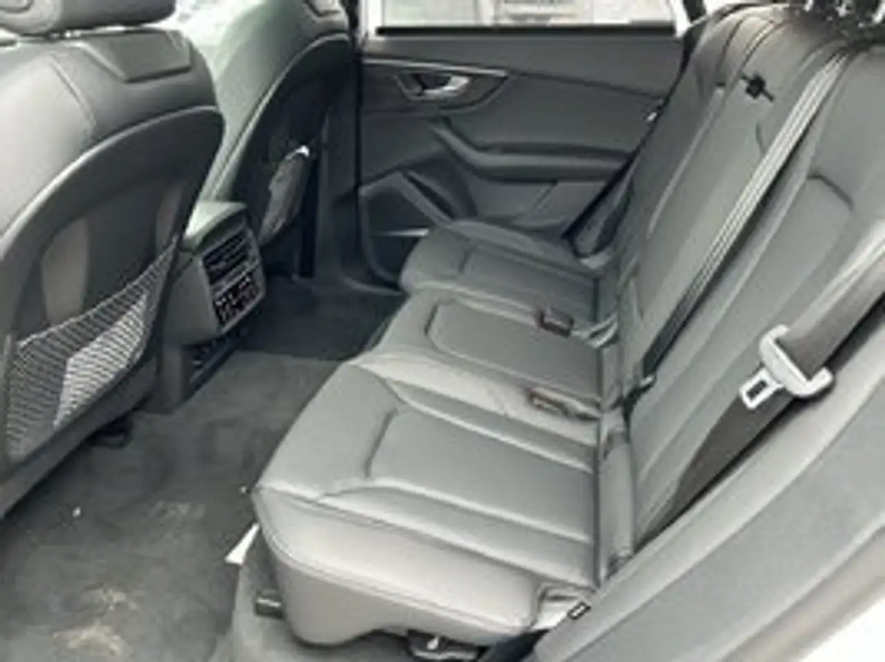 Audi Q8 снимка Audi Q8