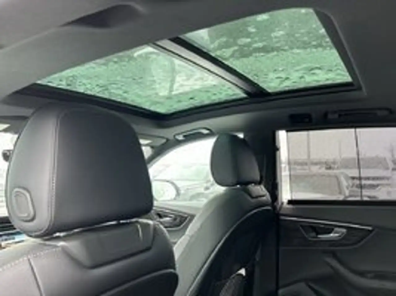 Audi Q8 снимка Audi Q8