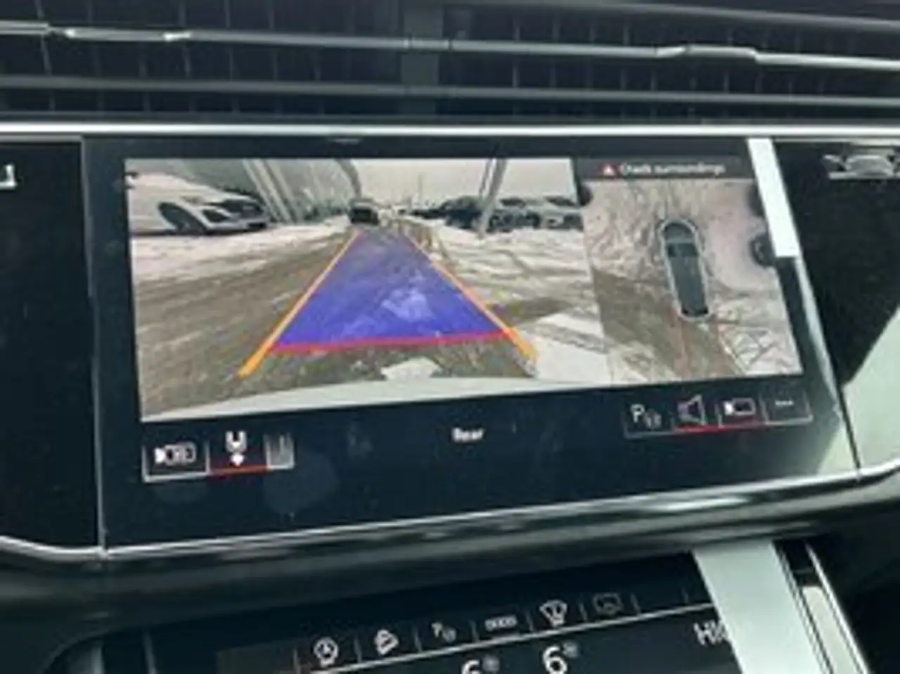 Audi Q8 снимка Audi Q8
