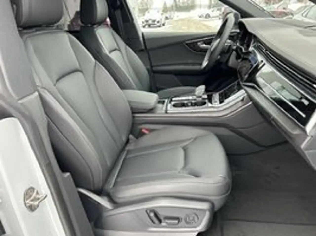 Audi Q8 снимка Audi Q8