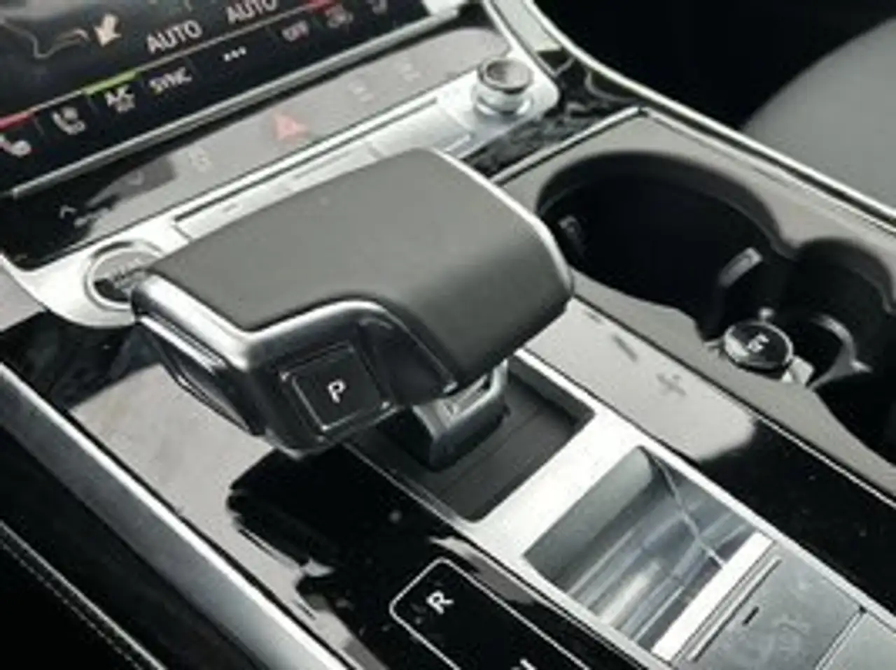 Audi Q8 снимка Audi Q8