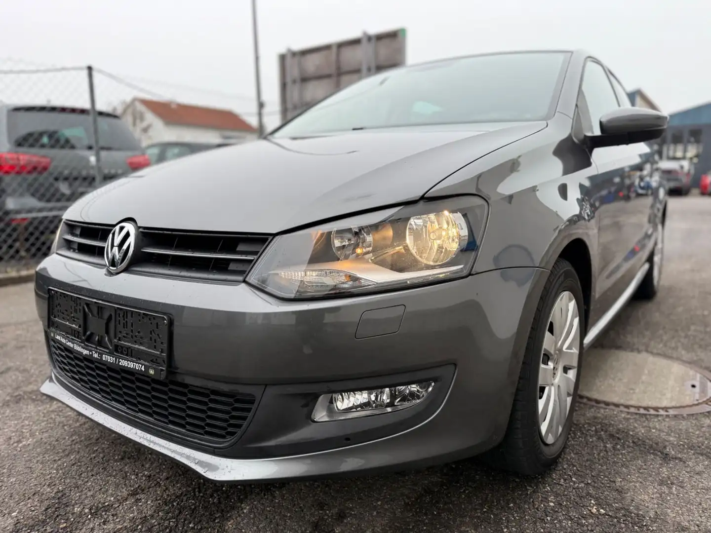 Volkswagen Polo V 1.2 TSI DSG*NAVI*SHZ*PDC*TEMP*5-TÜRER* Gris - 1