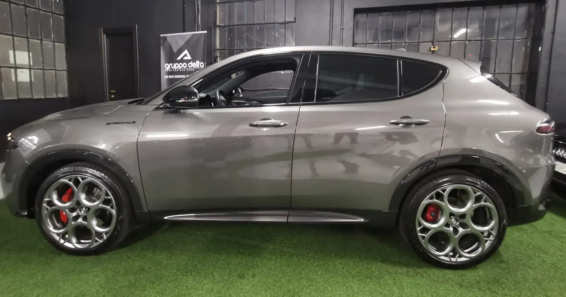Alfa Romeo Tonale 1.5 hybrid Speciale CAMBIO AUTO/PELLE/CERCHI 20" Grigio - 2
