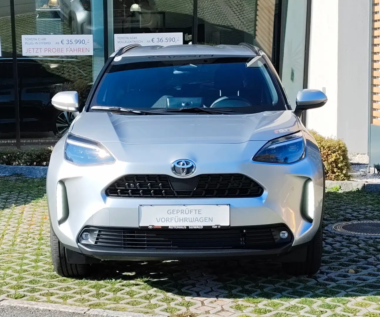 Toyota Yaris Cross Yaris Cross 1,5 VVT-i Hybrid Active Drive+Comf+Saf Silber - 2