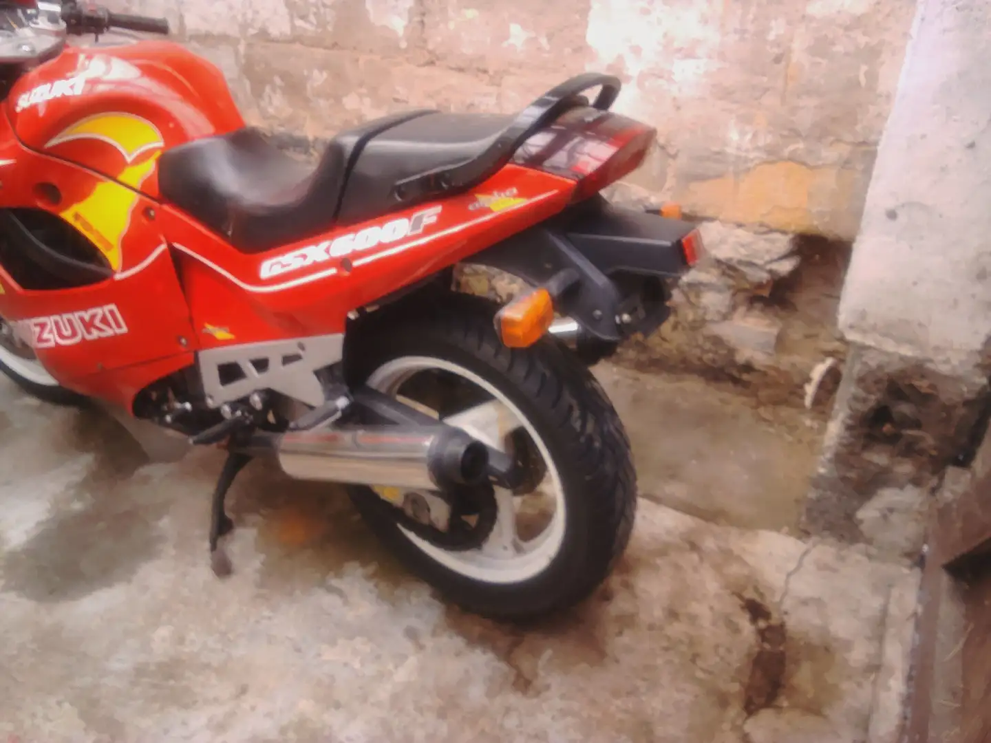 Suzuki GSX 600 Kırmızı - 2