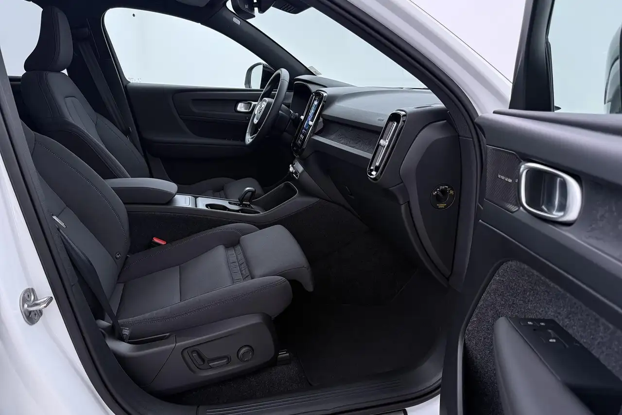 Volvo EX40 2026
