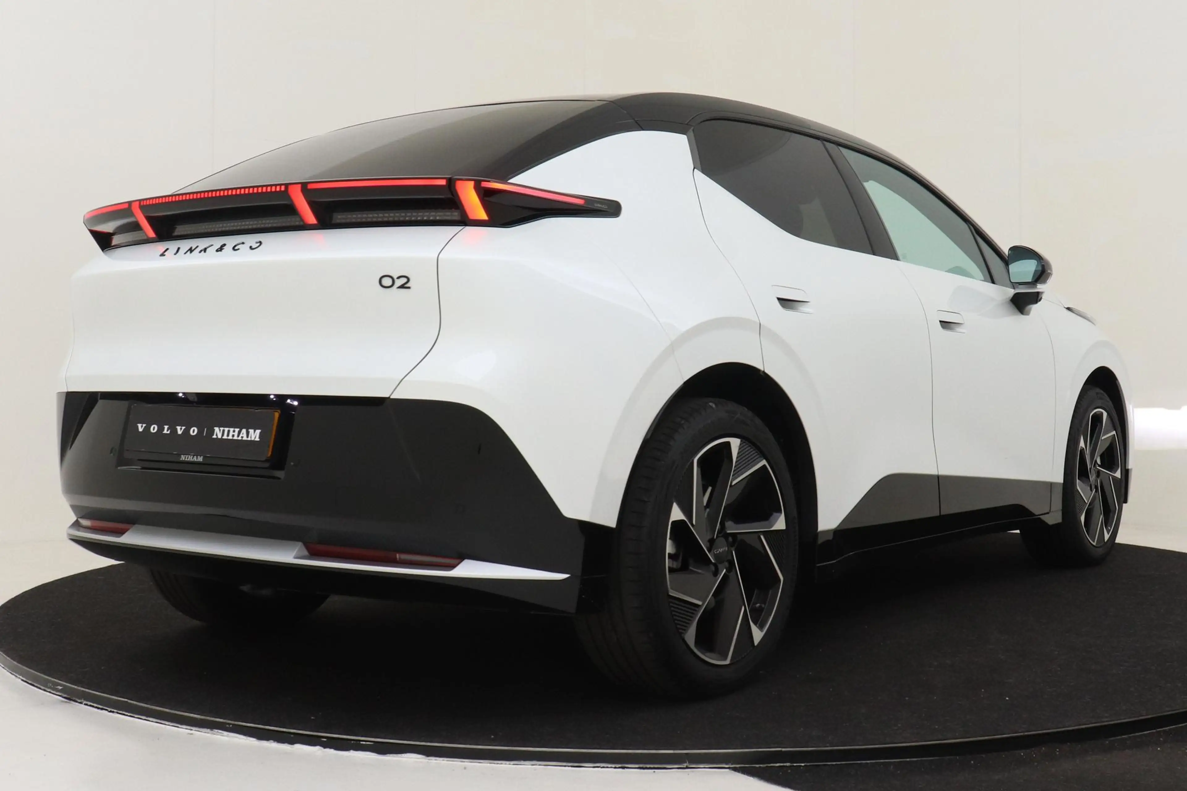 Lynk & Co 02 MORE 66 kWh -PANO.DAK|HARMAN/KARDON|360°CAM|ELEK.S — photo 3