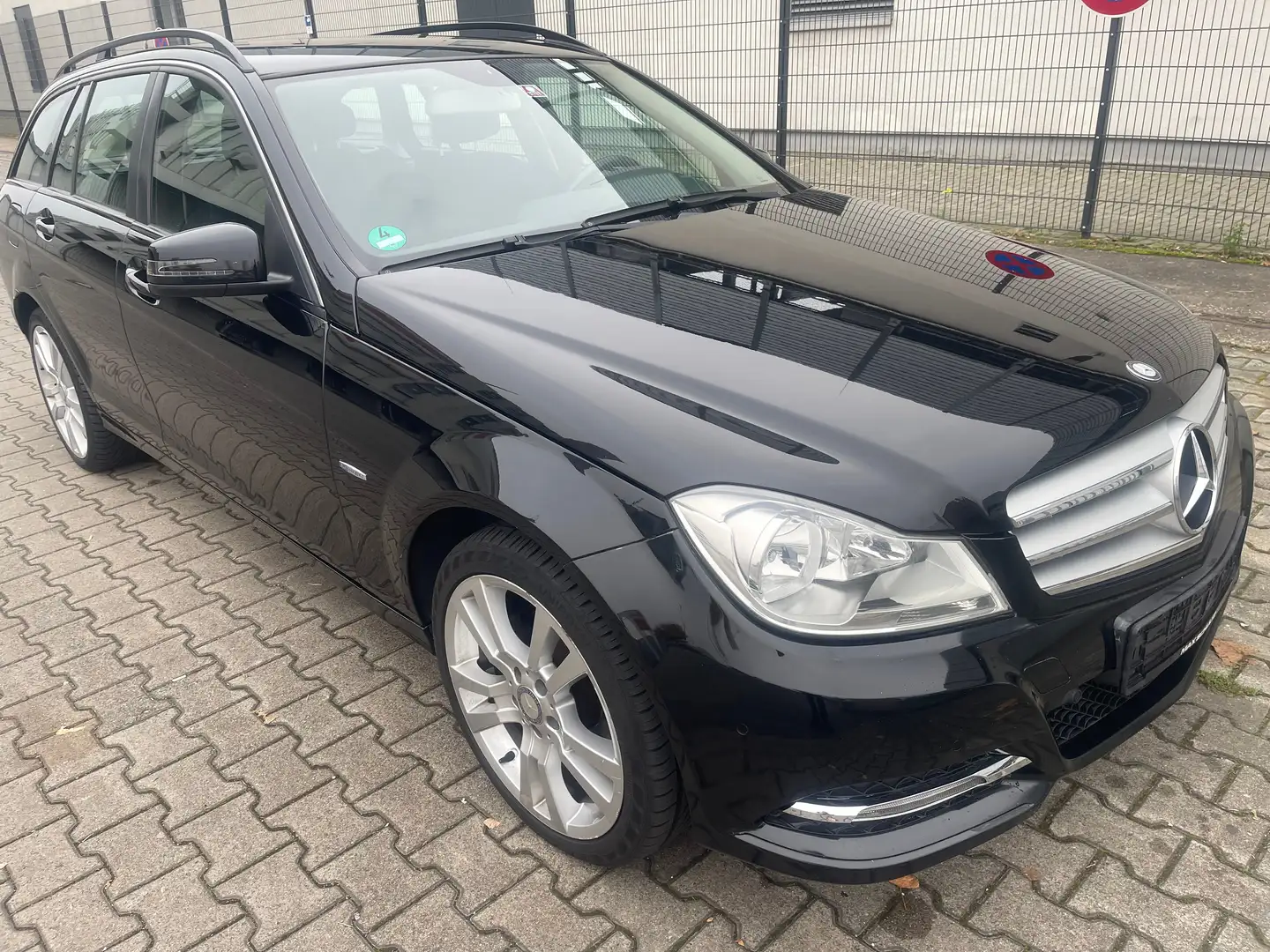 Mercedes-Benz C 180 C 180 T CGI BlueEfficiency (204.231) Schwarz - 1