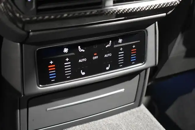 Lamborghini Urus view 7