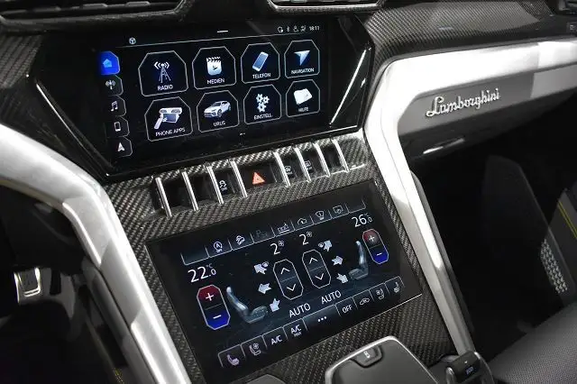 Lamborghini Urus view 9