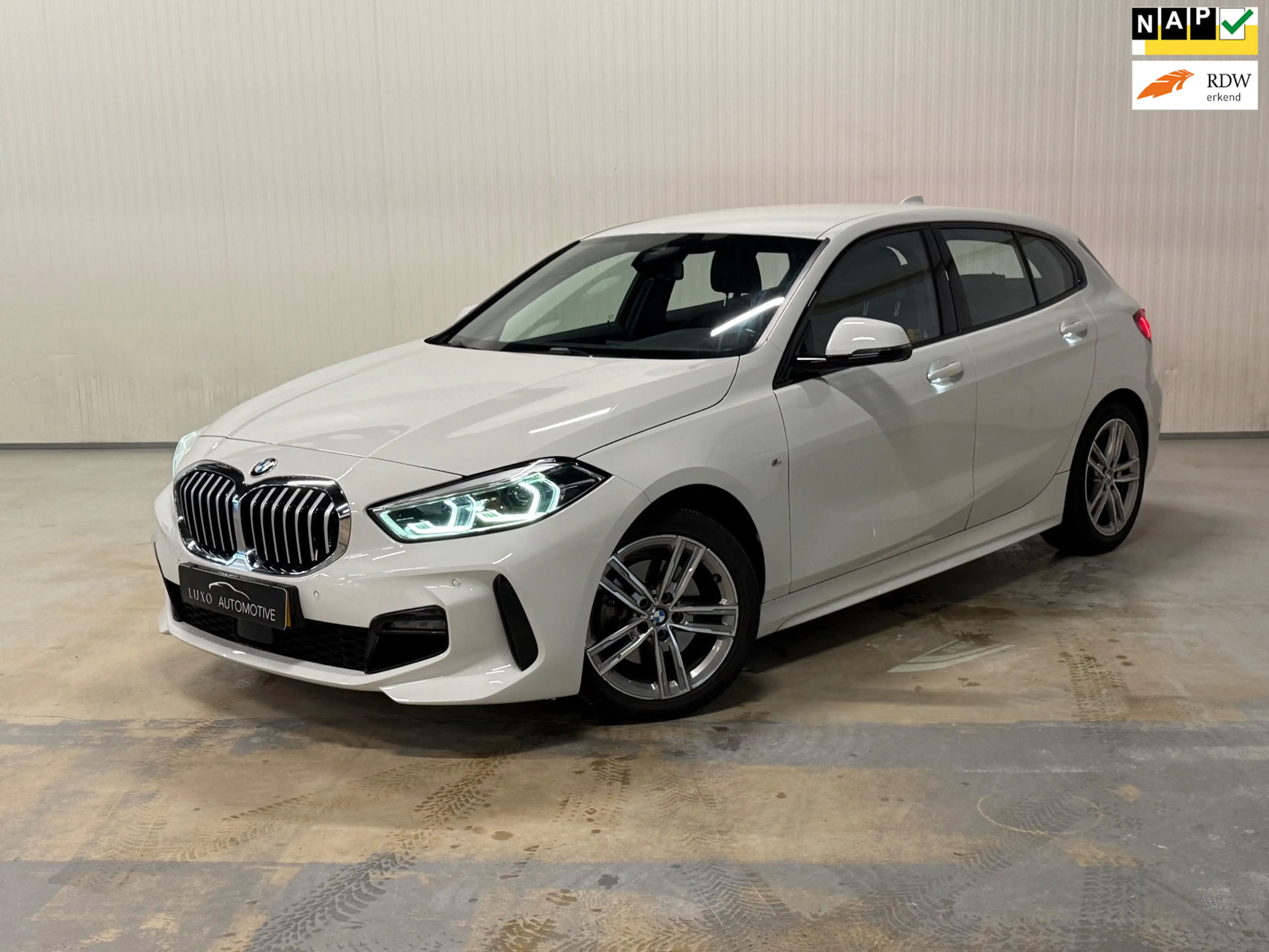 BMW 118 1-serie 118i Executive Edition | NAP | M-SPORT | S