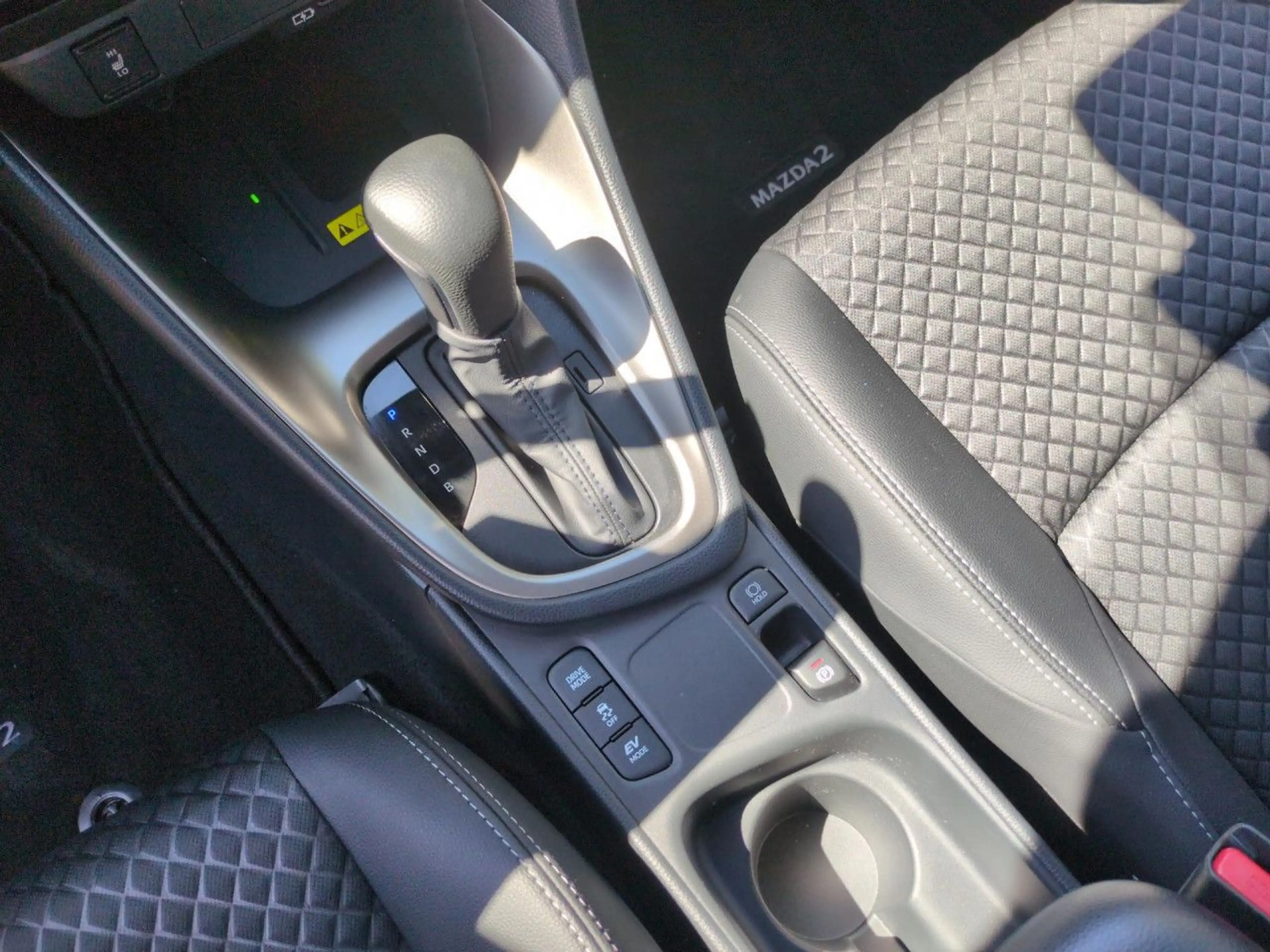 Mazda 2 Hybrid 1.5 VVT-i Homura Automatik Bluetooth LED — photo 12