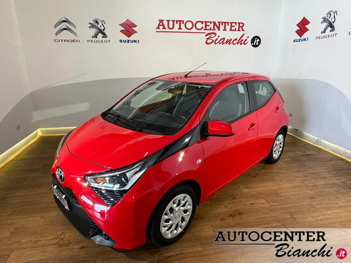 Toyota Aygo Aygo 5p 1.0 x-cool 72cv Rosso - 1