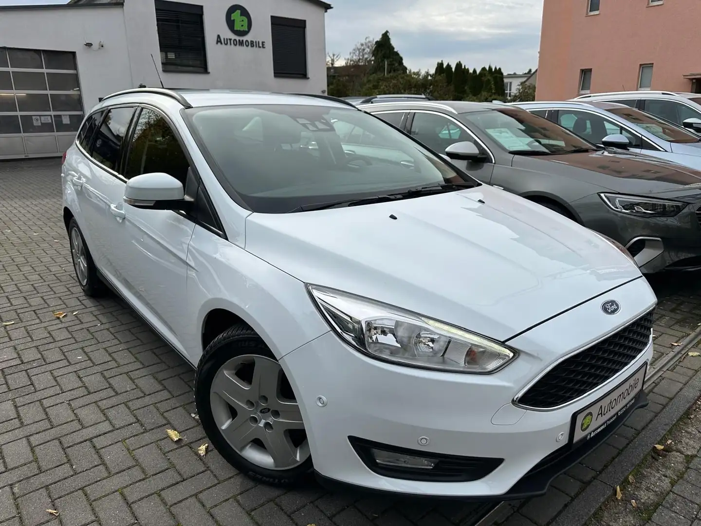 Ford Focus Turnier Business*NAVI*PDC*SHZ*4S-REIFEN Weiß - 1