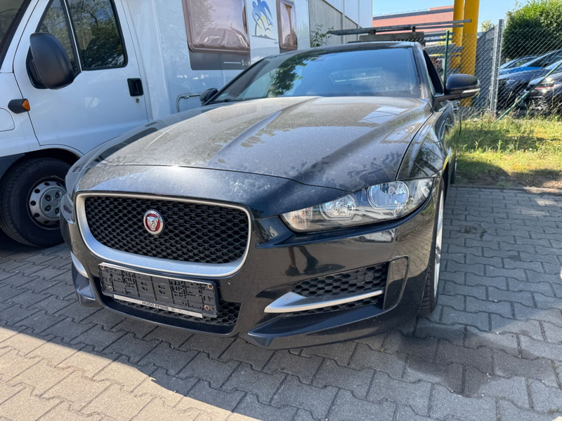 Jaguar XE R-Sport — photo 2
