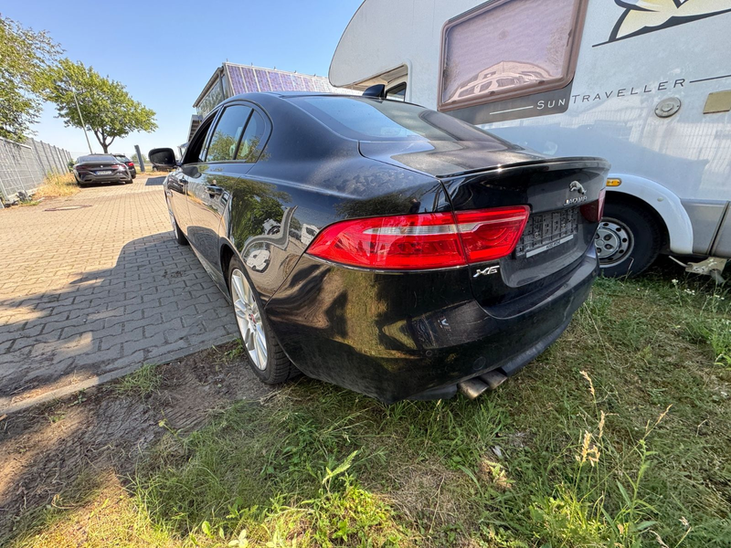 Jaguar XE R-Sport — photo 6