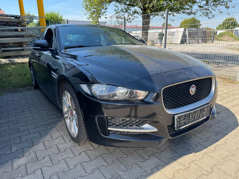 Jaguar XE R-Sport — photo 3