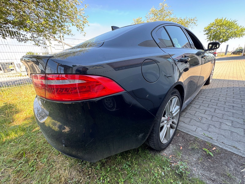 Jaguar XE R-Sport — photo 4