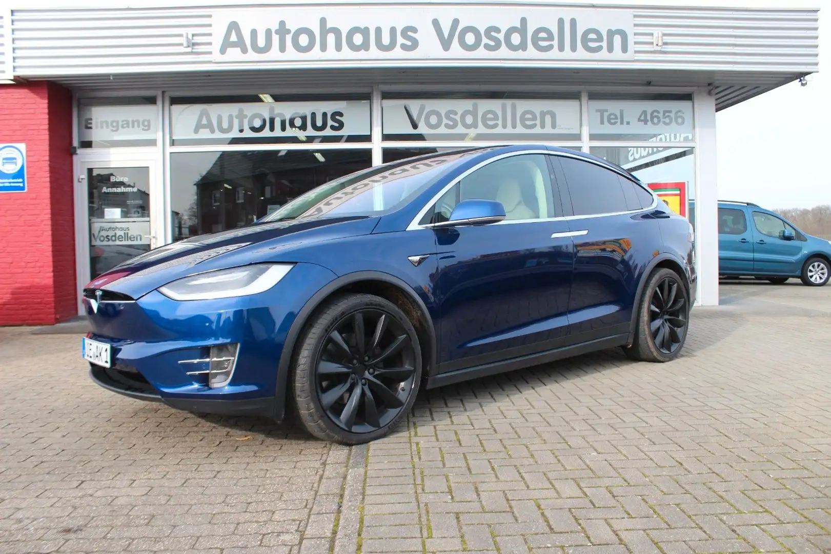 Tesla Model X Maximal-Reichweite Modrá - 1