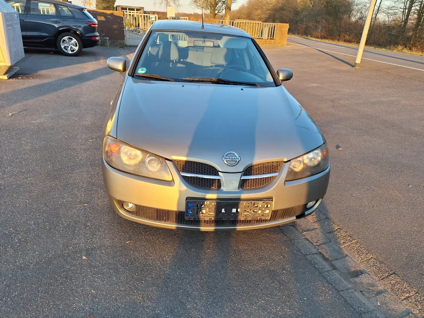 Nissan Almera 1.5 acenta Grey - 1