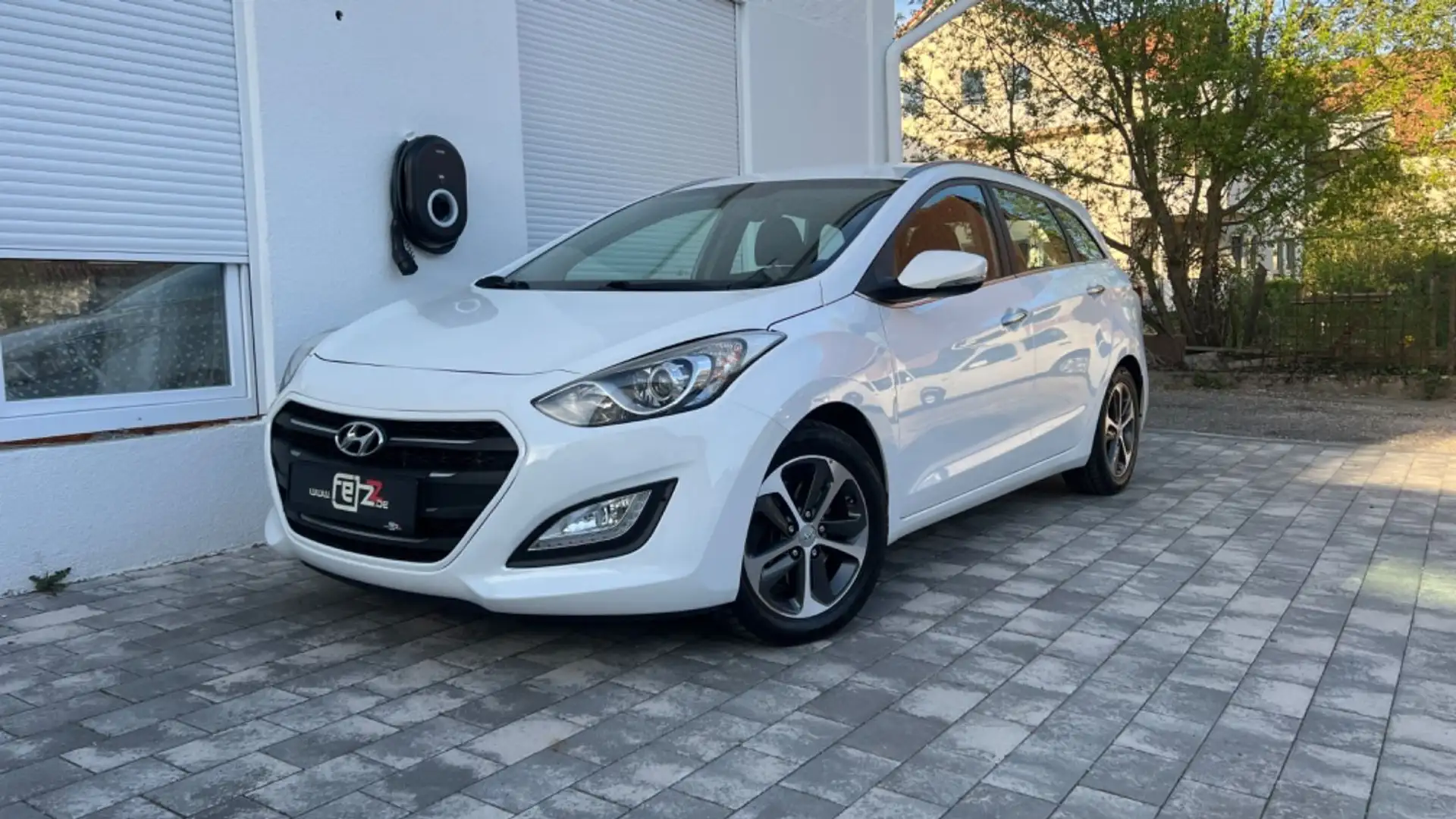 Hyundai i30 1.6 CRDi #Automatik #AHK #CarPlay Weiß - 2