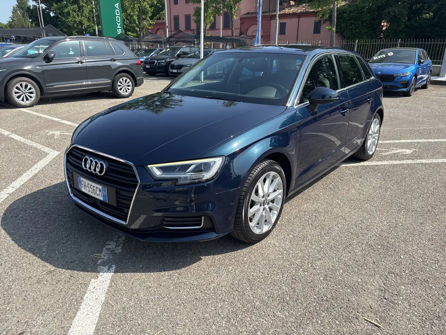 Audi A3 SPB 1.4 TFSI COD ultra S tronic Blau - 1