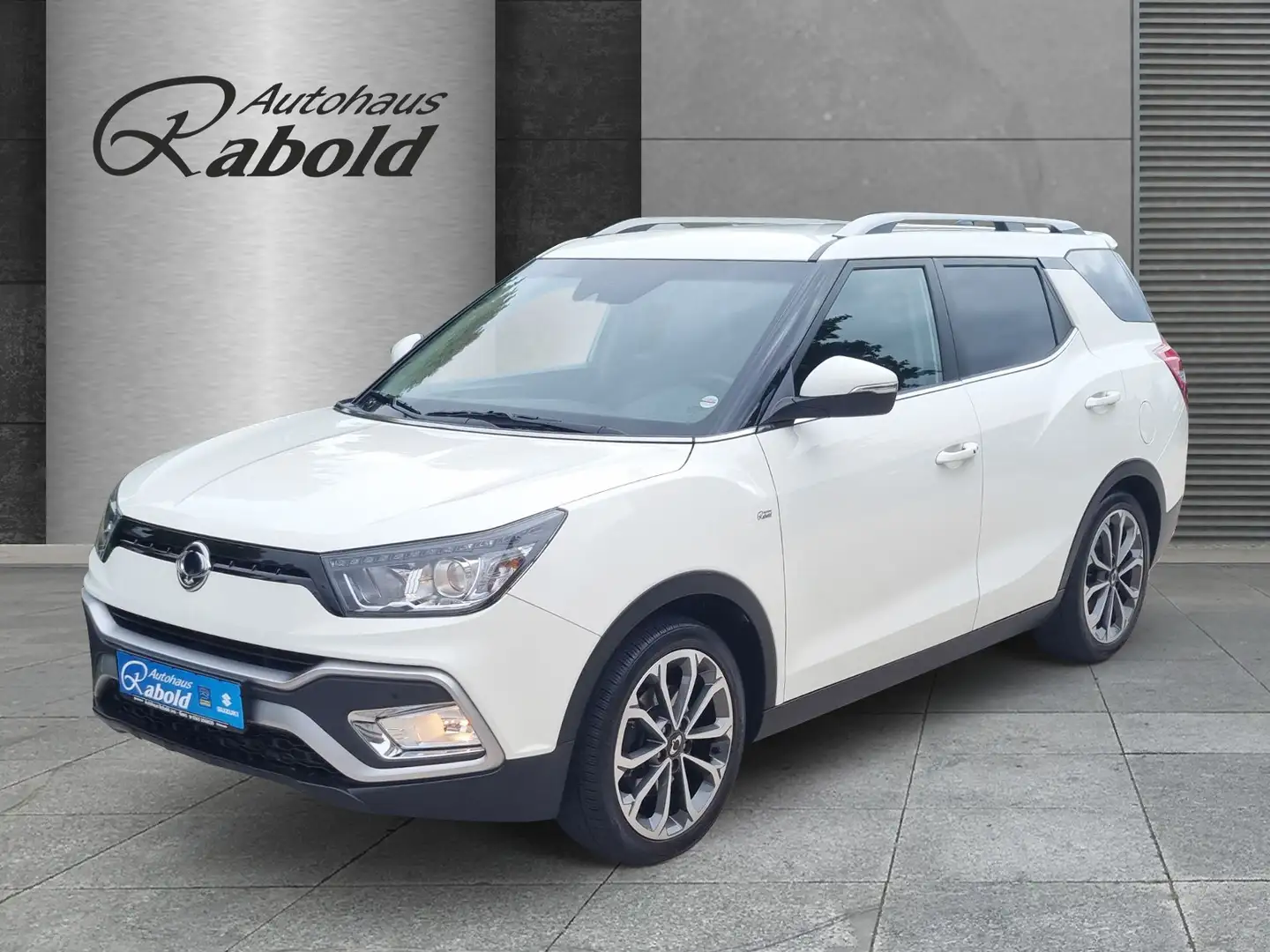 SsangYong XLV TIVOLI (LANG) Forward Biały - 1