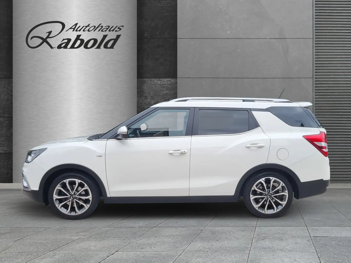 SsangYong XLV TIVOLI (LANG) Forward Biały - 2