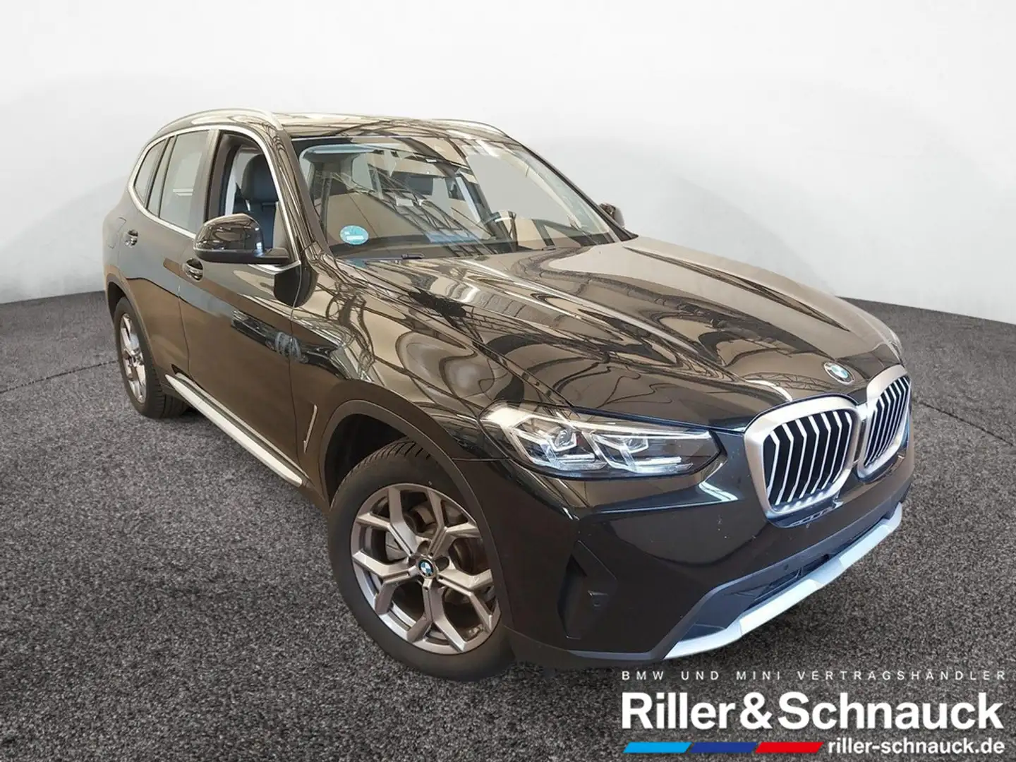 BMW X3 xDrive 20i PANO+AHK+ACC+KAM Schwarz - 2