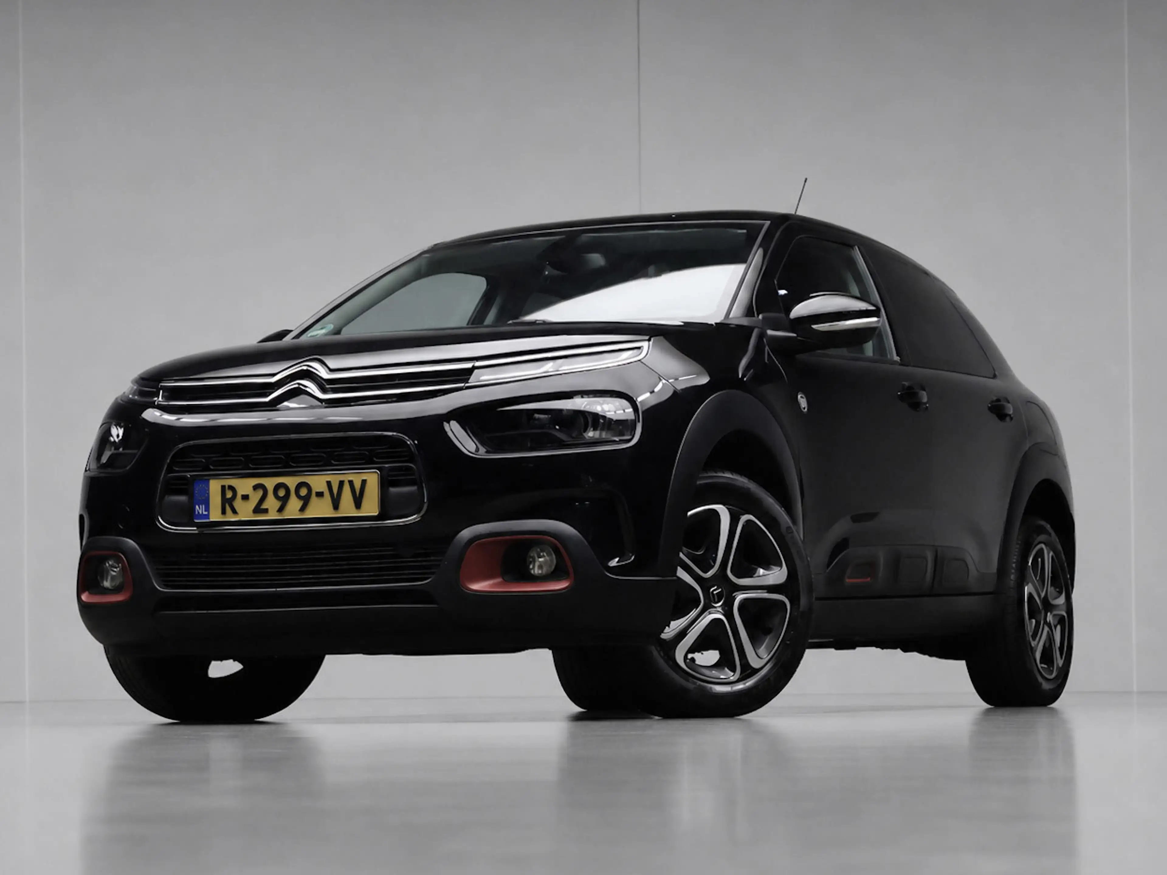 Citroen C4 Cactus 1.2 PureTech Business Sport (APPLE CARPLAY,NAVI,PD — photo 3