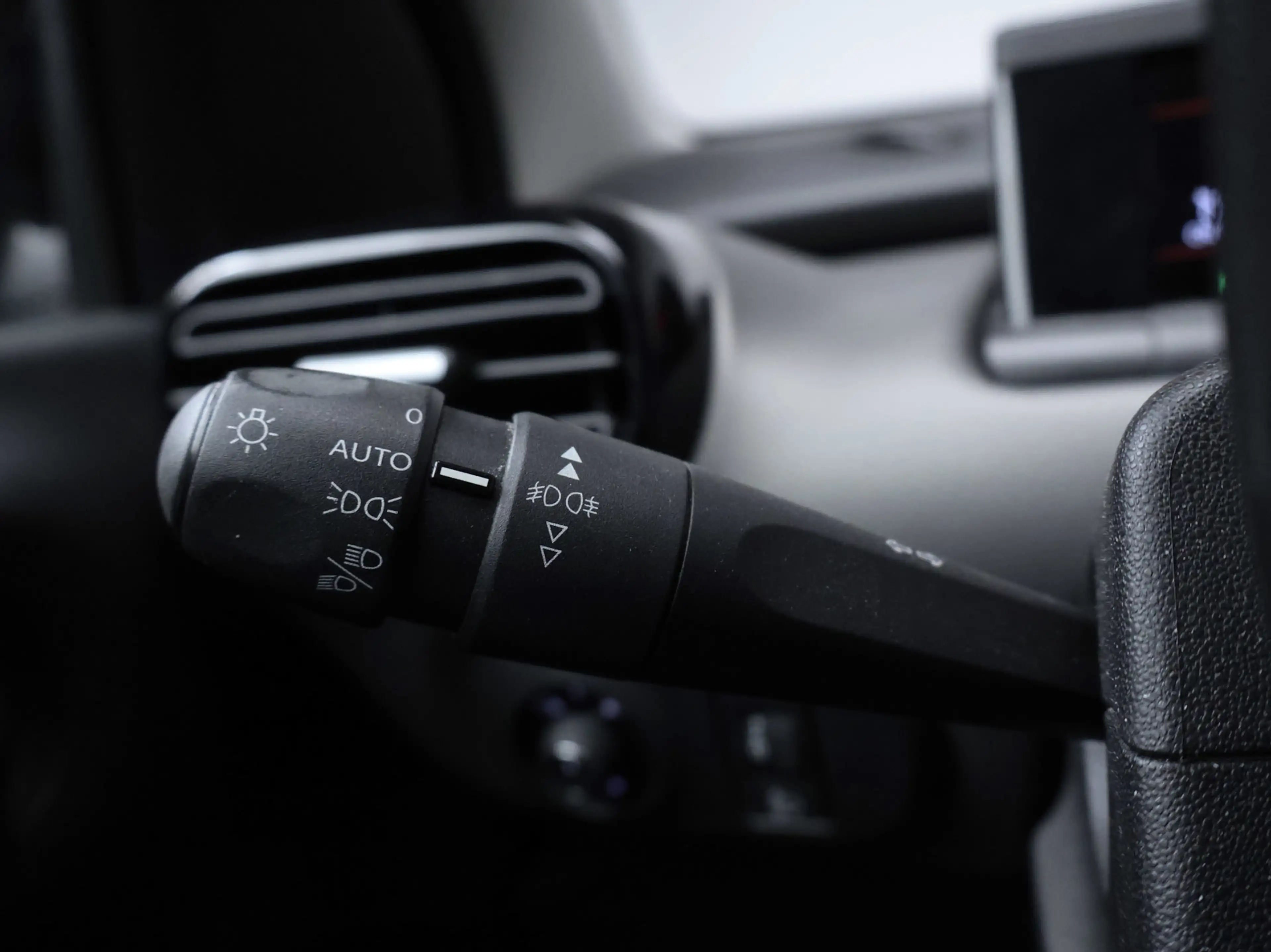 Citroen C4 Cactus 1.2 PureTech Business Sport (APPLE CARPLAY,NAVI,PD — photo 9